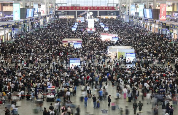 配资入门知识网 最火“五一”预订！小长假前两日多地接待游客量两位数增长，出境游订单井喷